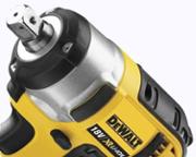 Ударний гайкокрут DeWalt DCF880M2